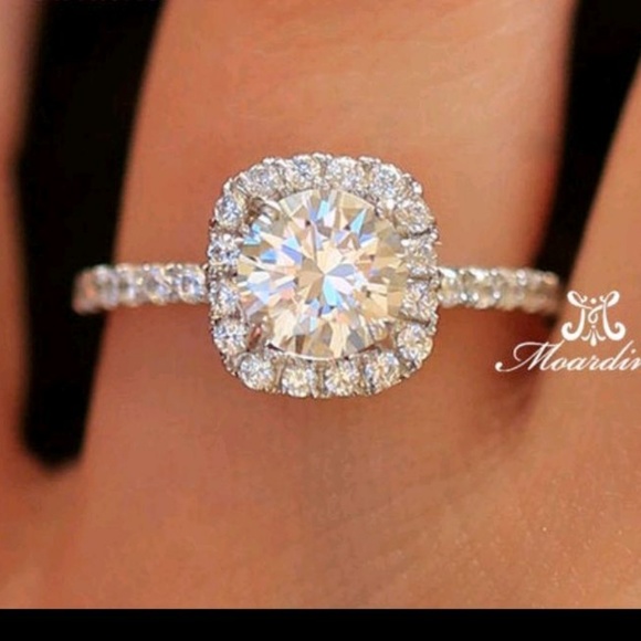 SOLD🔥Sparkly Platinum CZ Ring! - Picture 2 of 4